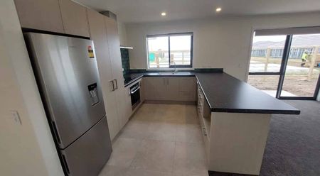 Beautiful Family Home in West Faringdon - Photo 4