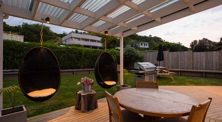 Oh so close to the beach! - Photo 2