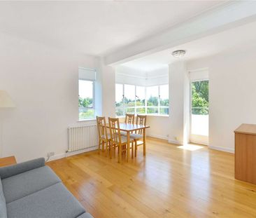 Large one bedroom apartment with views into Regents Park - Photo 6