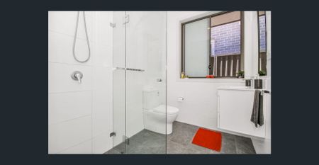 Immaculate, Spacious and Ultra Modern Family Home! - Photo 3