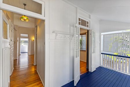 Charming Home in Excellent Newmarket Location - Photo 2