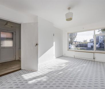 3 bedroom detached bungalow to rent - Photo 2