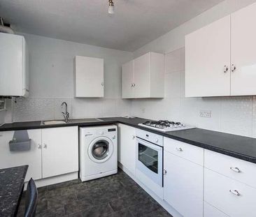 Bradwell Walk, Flixton, Manchester, M41 - Photo 4