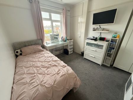 3 bedroom semi-detached house to rent - Photo 3