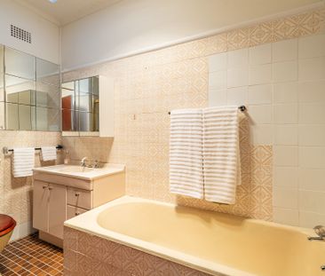 Single-level Family Home - 6 month lease ONLY - Grannyflat located ... - Photo 5