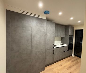 Studio Flat, The Curve, W12 - Photo 6