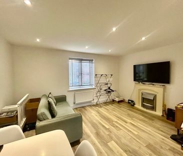 Jubilee Drive, Church Crookham, Fleet, Hampshire, GU52 - Photo 4