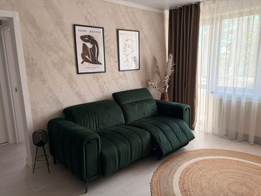 Închiriez Apartament 2 Camere în Zona Centrală – Ren... - Fotografie 1