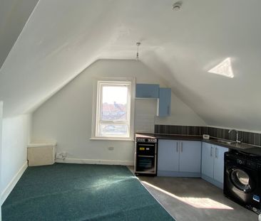 DN4, Doncaster - Photo 2