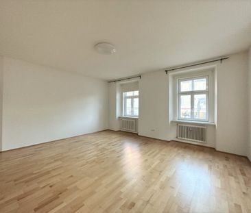 Provisionsfrei – WG-fähige 4-Zimmer-Wohnung in sehr zentraler Lage–... - Photo 2