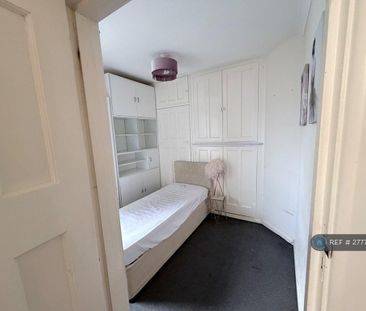 5 bedroom detached house to rent - Photo 4