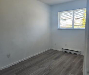 $2,500 / 3br – Beautifully updated 1/2 duplex close to Beaver Lodge... - Photo 5