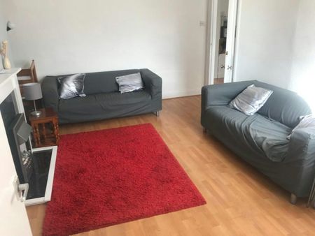 Flat to rent on - Photo 2