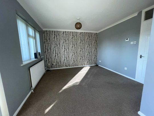 Howard Agne Close, Bovingdon - Photo 1