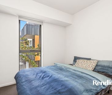 Convenient Cosmopolitan Living - Photo 4