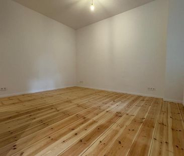 Frisch modernisierte 1-Zimmer-Single-Altbauwohnung mit EBK in Berli... - Photo 1