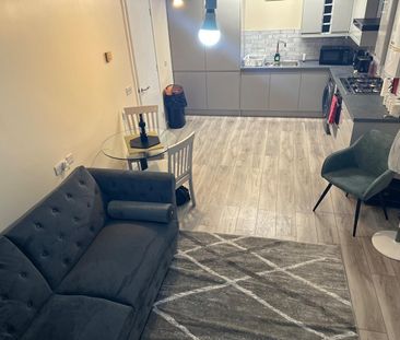 Cundy Road, London - Photo 2