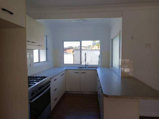 Three bedroom home in great location - Photo 1