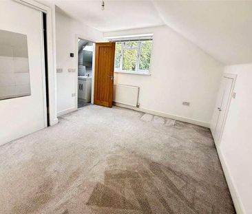 Kentwood Hill, Tilehurst, Reading, Berkshire, RG31 - Photo 1