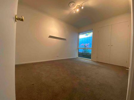 Langwarrin - Photo 2