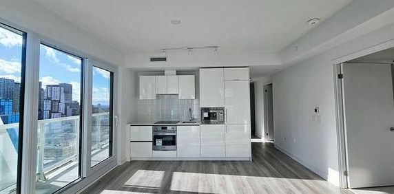 BRAND NEW NEVER LIVED IN 2 BEDS 2 BATHS CORNER UNIT - Photo 2