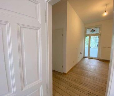 Altbau-Charme trifft Moderne – 2 Zimmer mit Balkon & Einbauküche in... - Photo 1