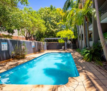 Chic executive living, convenient lifestyle setting - Photo 4