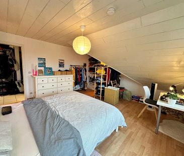 Helle Dachgeschosswohnung in guter Lage - Photo 2