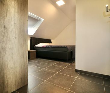 Ruim duplexappartement met 3 slpk, terras en carport voor 935 EUR/mnd - Photo 3