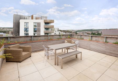 Embankment House - Photo 4