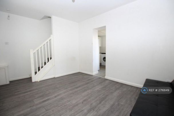 2 bedroom semi-detached house to rent - Photo 1