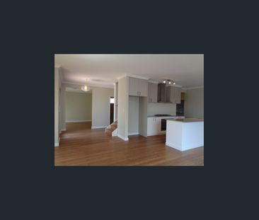 LARGE 4X2 HOME CLOSE TO GUILDFORD GRAMMAR COLLEGE - Photo 5