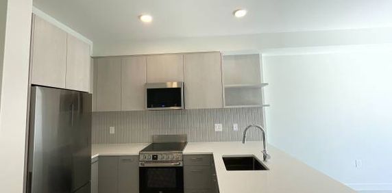 Close to Surrey centre 2024 new 1b1b Condo for rent - Photo 2