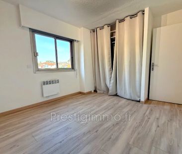 La sarazine, Location appartement 1 pièce 33 m² - Photo 1