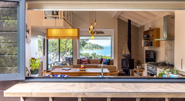 Stunning Coastal Executive Home in Picnic Bay - Photo 1