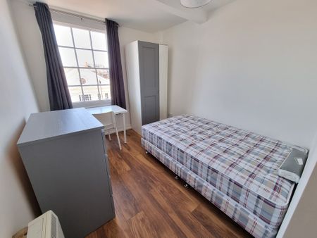 2 Bed Student Accommodation - Photo 2