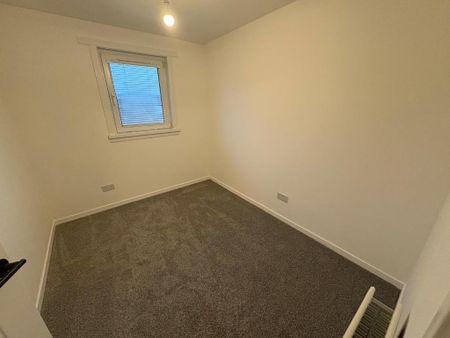 3 bedroom flat to rent - Photo 4