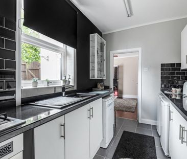 4 bed Semi-Detached House for Rent - Photo 4