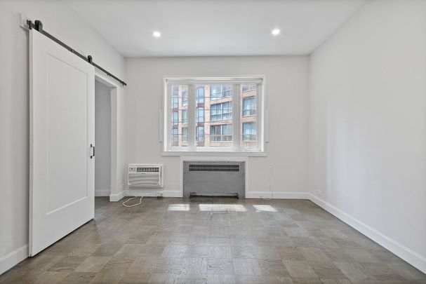 For Lease - 26 St. Joseph Street Unit# 609, Toronto, Ontario - Photo 1