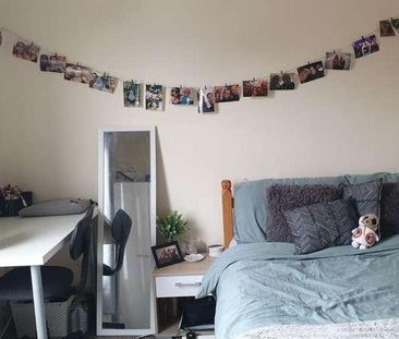 Extra Large Bed Student House // Jul, LN5 - Photo 5