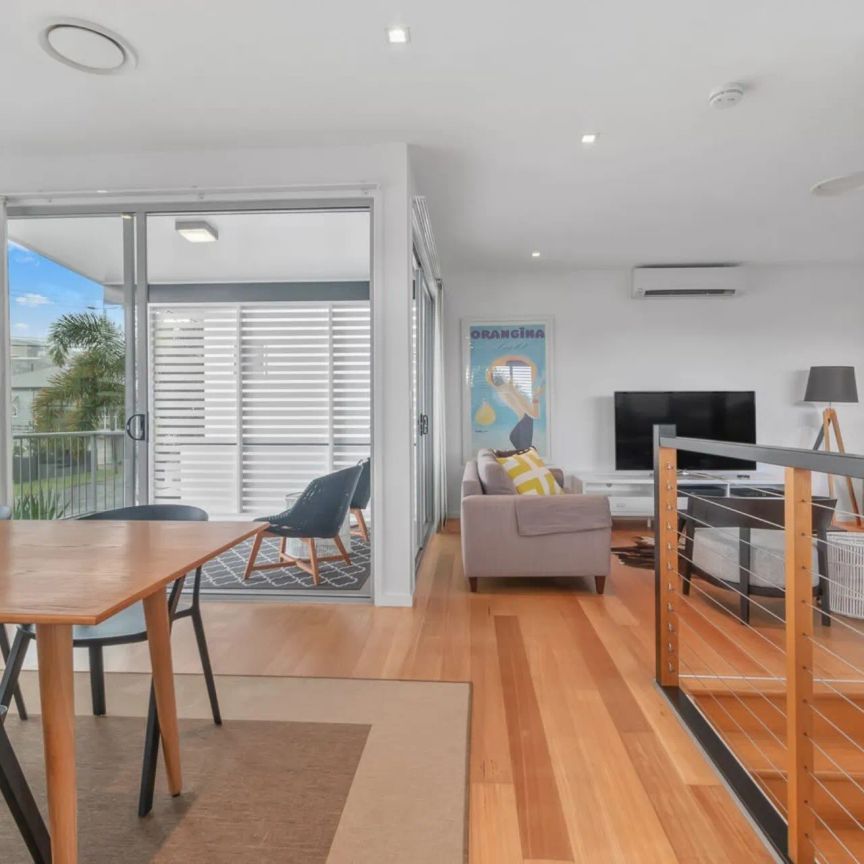 Stylish Home with City Views in Prime Bulimba - Photo 1