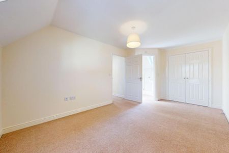 2 bedroom coach house to rent - Photo 2