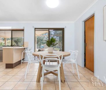 “Spacious House, Large yard and Double Shed!!!” - Photo 2