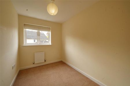 4 bedroom semi-detached house to rent - Photo 2