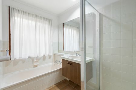 Charming Family Home in Mckellar - Photo 5