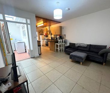 4 bedroom terraced house to rent - Photo 1