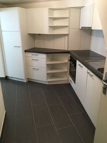 Appartement atypique de 2.5 pces au 2ème étage ! - Photo 4