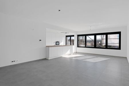 Energiezuinig BEN-appartement Vernieuwd 2-slaapkamerappartement met garagebox en zonnepanelen! - Photo 2