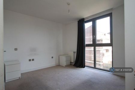 3 bedroom flat to rent - Photo 4