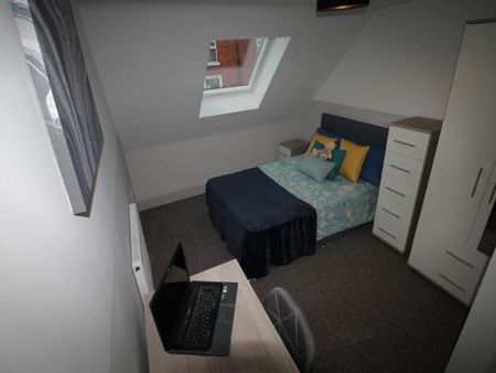 3 bedroom flat to rent - Photo 5